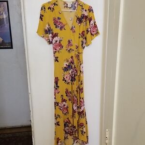 Elegant Floral Maxi Dress in Yellow